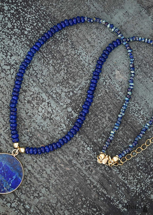 Collar bohemio de cuentas redondas de arroz y lapislázuli
